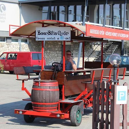 Amstel Hattyu Panzio -Erintesmentes Bejelentkezes Győr Eksteriør bilde